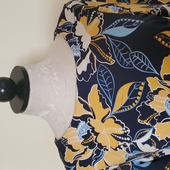 CHARTER CLUB floral top PM - Picture 2 of 8